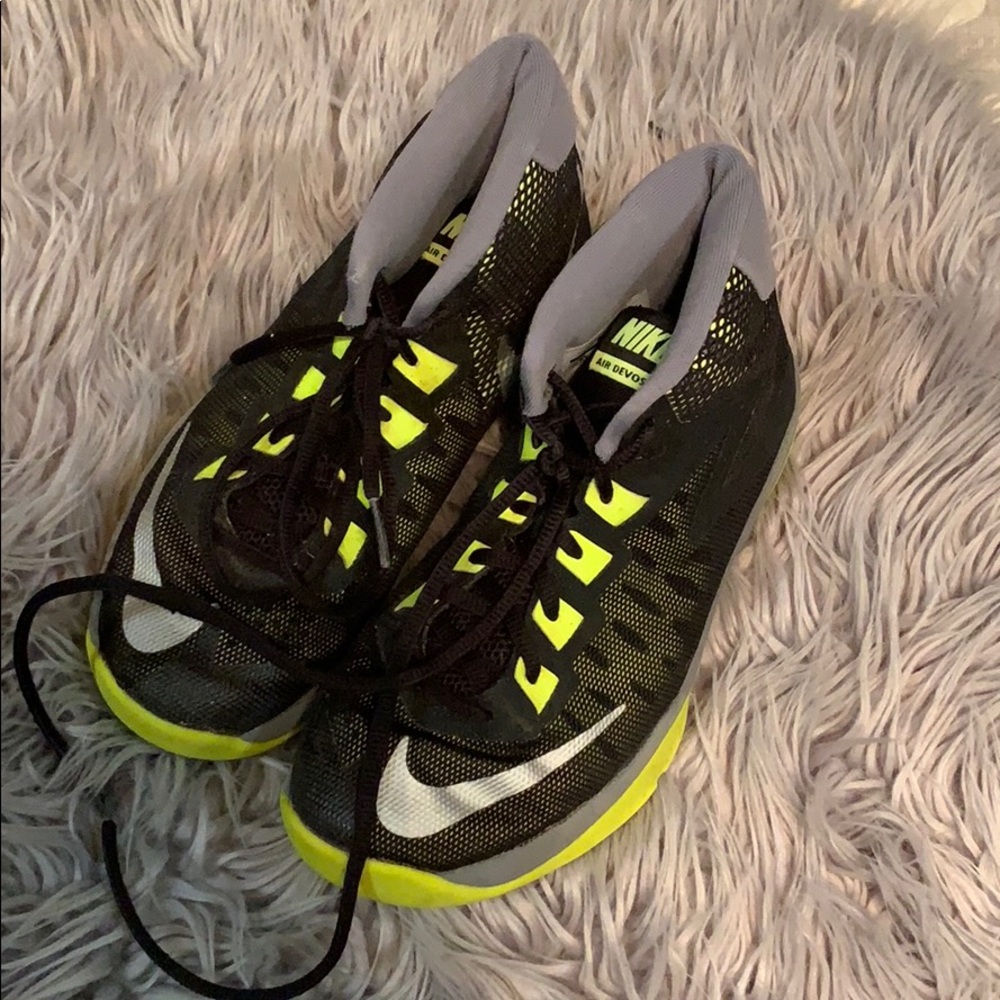 Boys Nike basketball shoes
